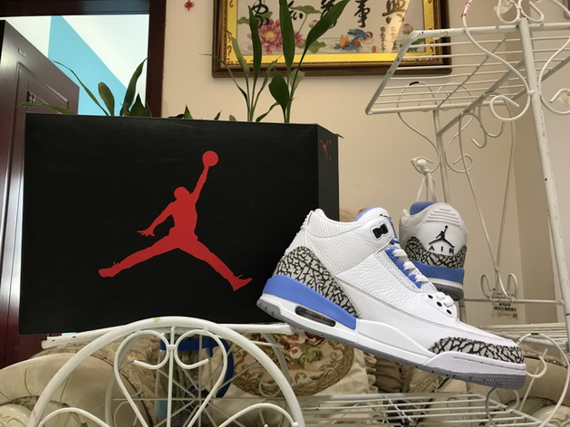 Air Jordan 3 Retro UNC