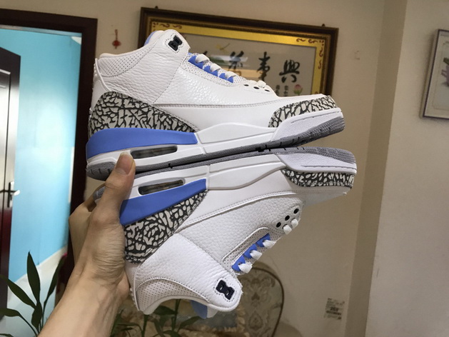 Air Jordan 3 Retro UNC