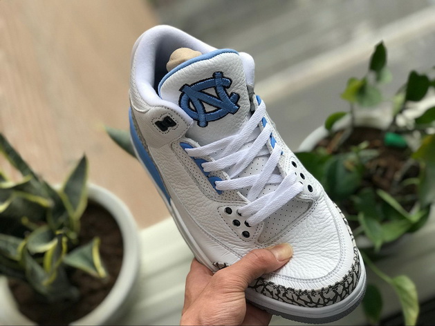 Air Jordan 3 Retro UNC