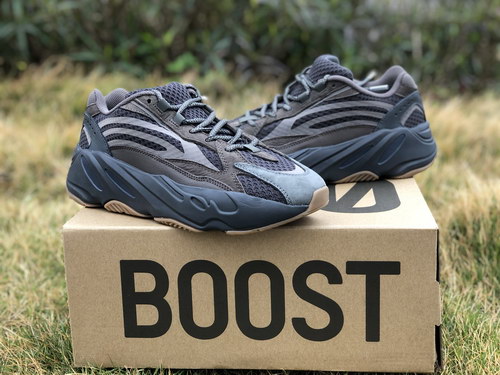 authentic ad*s Y**zy 700 v2 static black-005