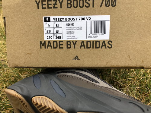 authentic ad*s Y**zy 700 v2 static black-005