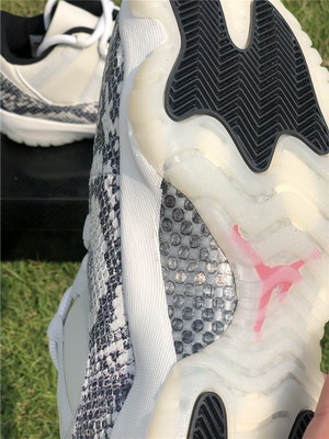 Air Jordan 11 Low Snakeskin White/Black