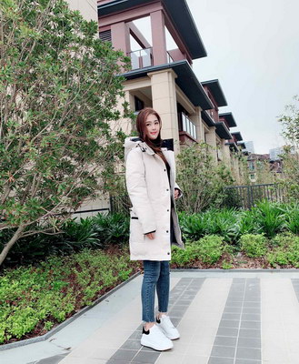 Canada Goose Coat(Women)-018