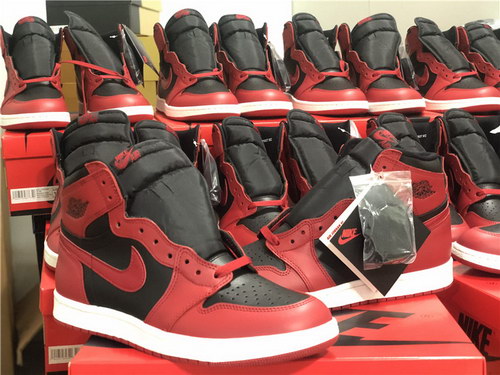 Air Jordan 1 Retro High OG “Banned”
