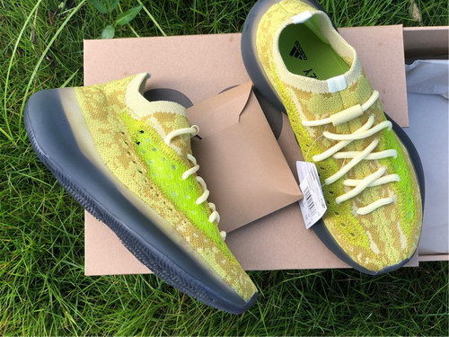 ad*s Y**zy 380“hylte glow”