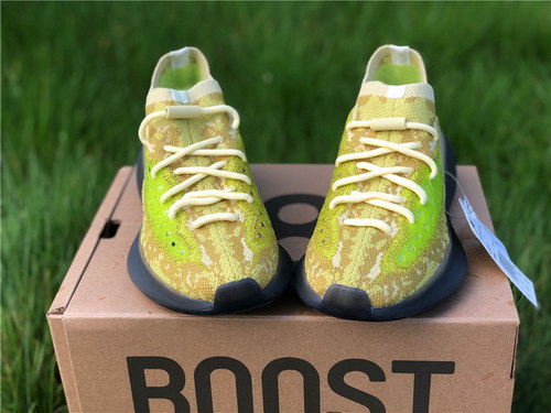 ad*s Y**zy 380“hylte glow”