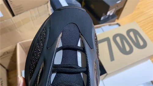 ad*s Y**zy 700 v3 “eremiel”