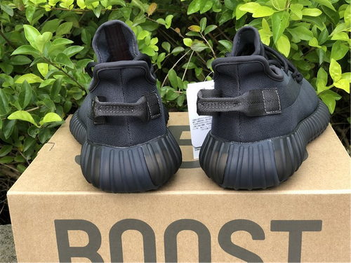 ad*s Y**zy boost 350 v2 “black”