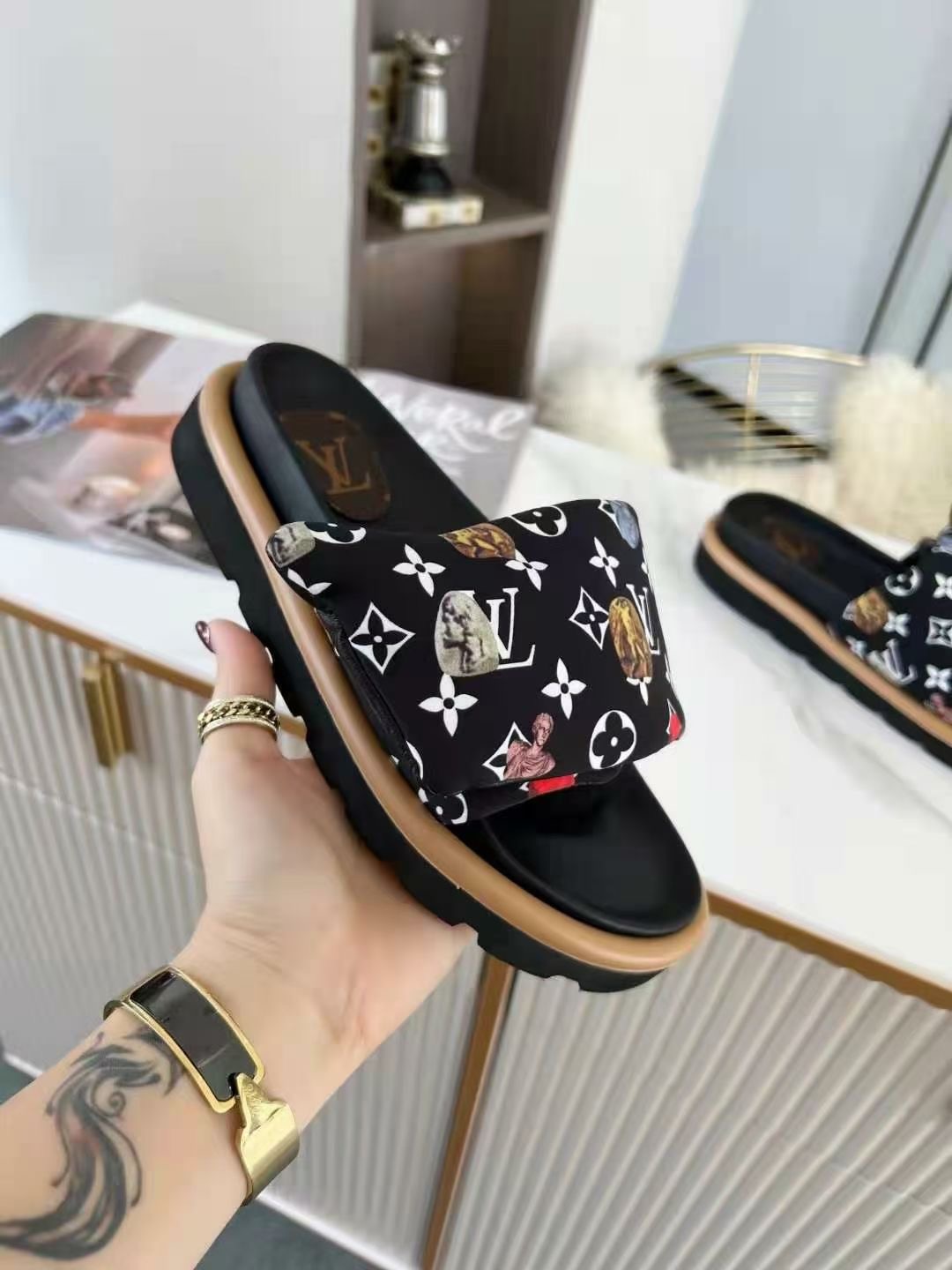 LV Slippers(AAA)-070