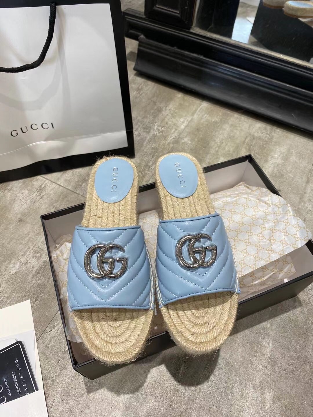 Gucci Slippers Women(AAA)-105