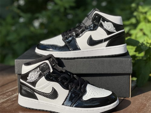 Air Jordan 1 Mid-060