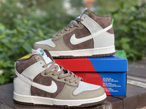 Nike Dunk High “Light Chocolate”