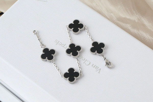 Van Cleef & Arpels Bracelet(19cm)-003