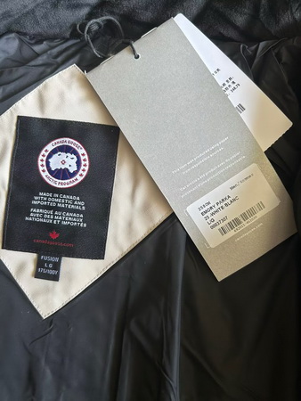 Canada Goose Coat (E30)-224