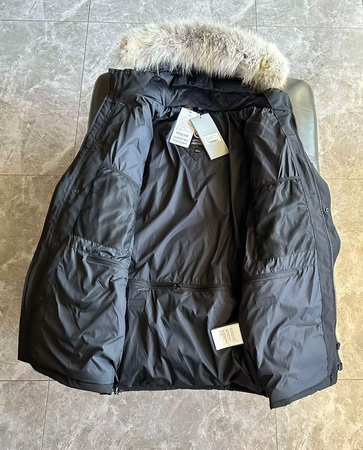 Canada Goose Coat (black)-221