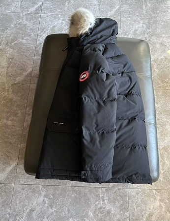 Canada Goose Coat (black)-221