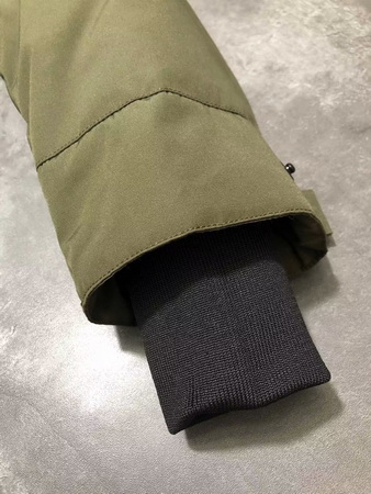 Can*a Go*e coat (e30)-225