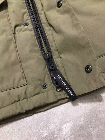 Can*a Go*e coat (e30)-225