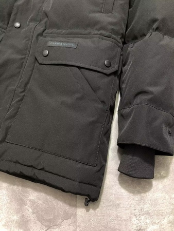 Canada Goose Coat (E30)-223