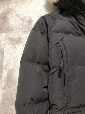 Canada Goose Coat (E30)-223