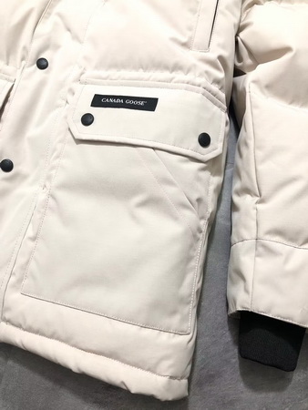 Canada Goose Coat (E30)-224