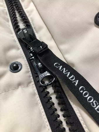 Canada Goose Coat (E30)-224