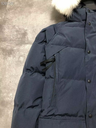 Canada Goose Coat (E30)-222
