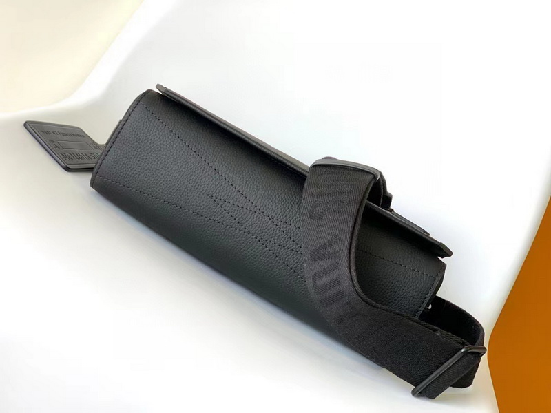 LV Handbags AAAA(Men)-140