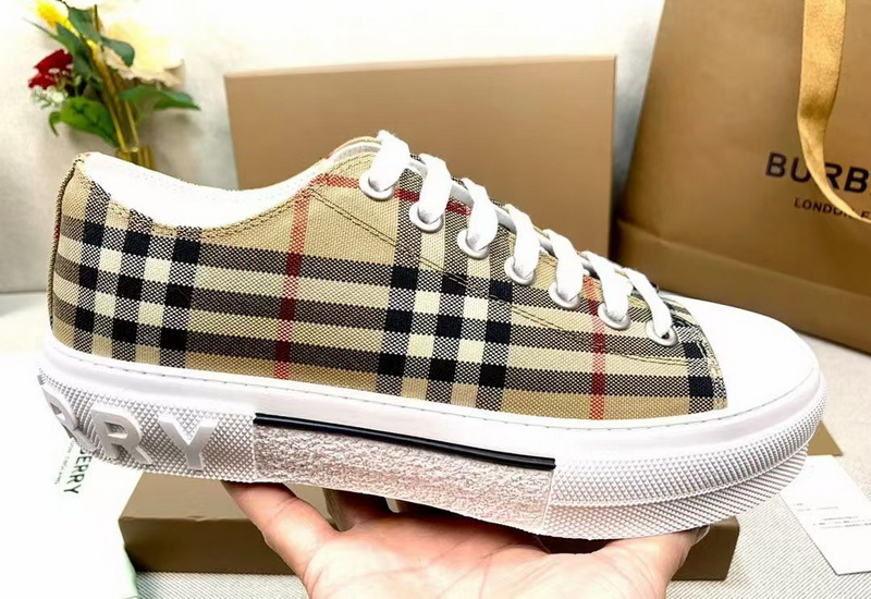 Burberry Shoes(AAA)-117