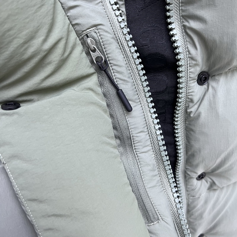 Canada Goose Coat-303