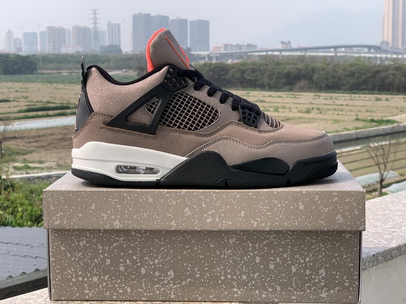 Air Jordan 4 Retro-082