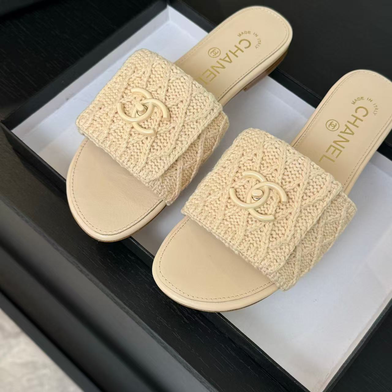 Chanel Slippers Women(AAA)-014