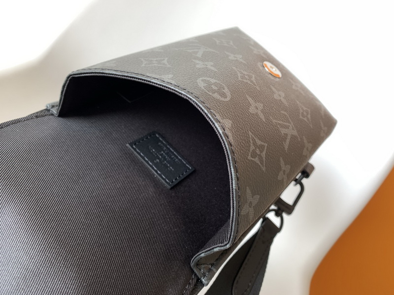 LV Handbags AAA(Men)-205