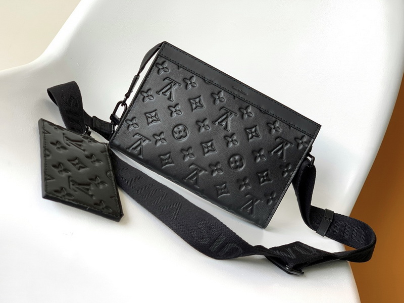 LV Handbags AAA(Men)-282