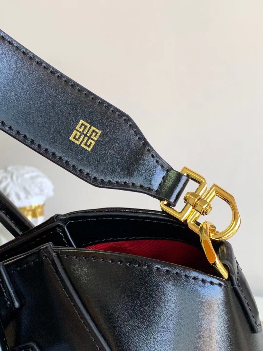 Givenchy Handbags AAA(Women)-003