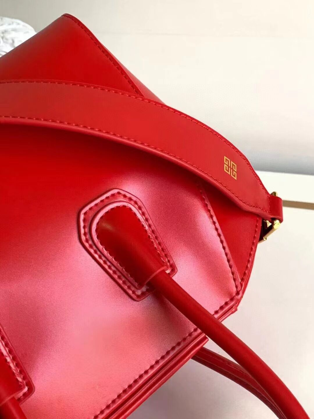 Givenchy Handbags AAA(Women)-002