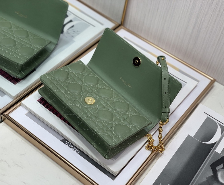 Dior Handbags AAA(Women)-332