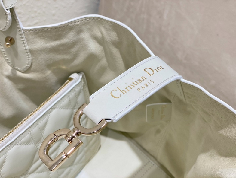 Dior Handbags AAA(Women)-472