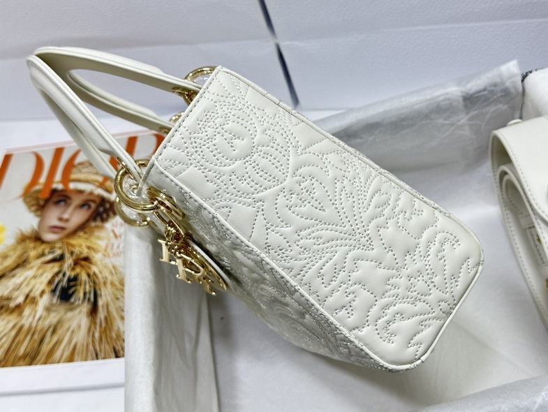 Dior Handbags AAA(Women)-213