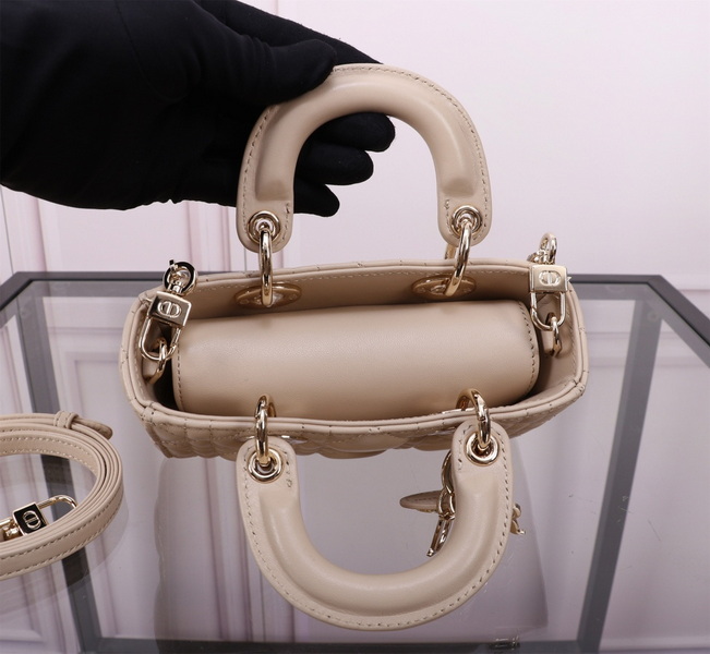 Dior Handbags AAA(Women)-575