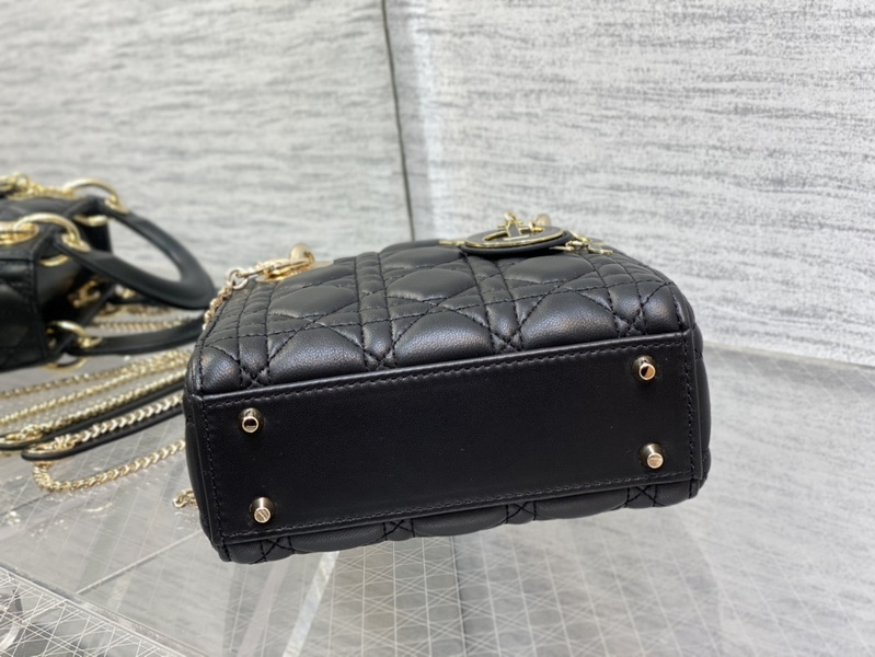 Dior Handbags AAA(Women)-592