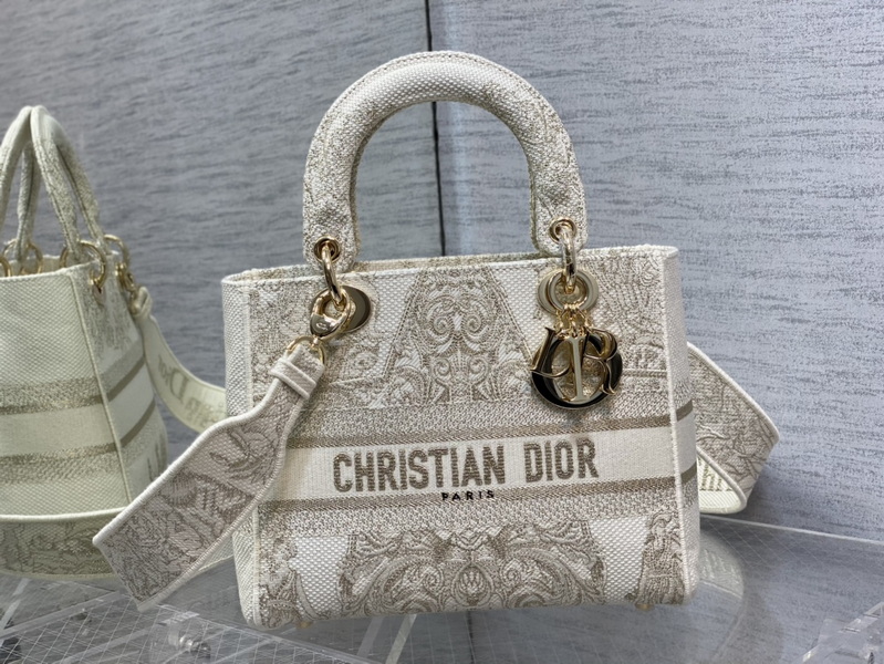 Dior Handbags AAA(Women)-611