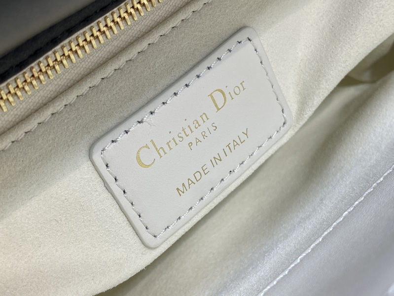 Dior Handbags AAA(Women)-634