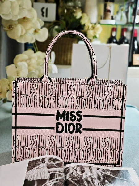 Dior Handbags AAA(Women)-641
