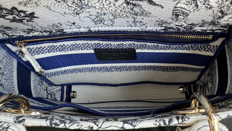 Dior Handbags AAA(Women)-675