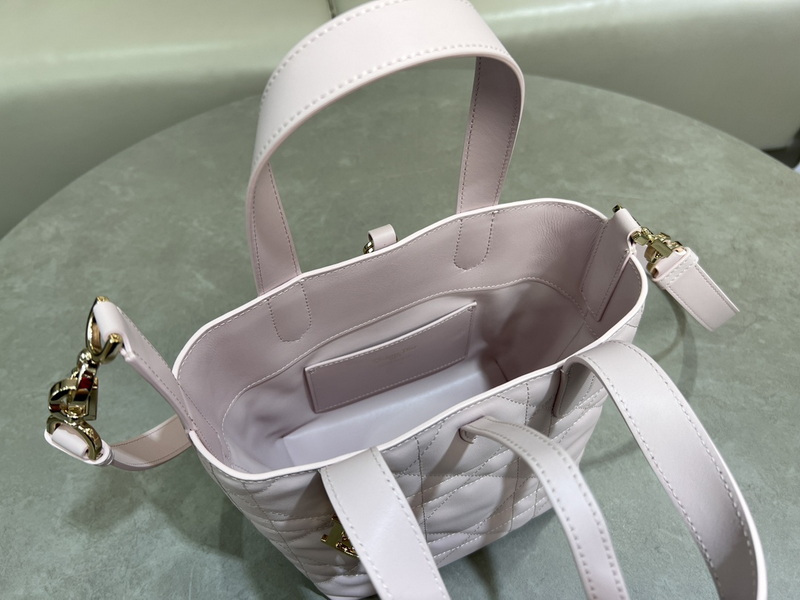 Dior Handbags AAA(Women)-688