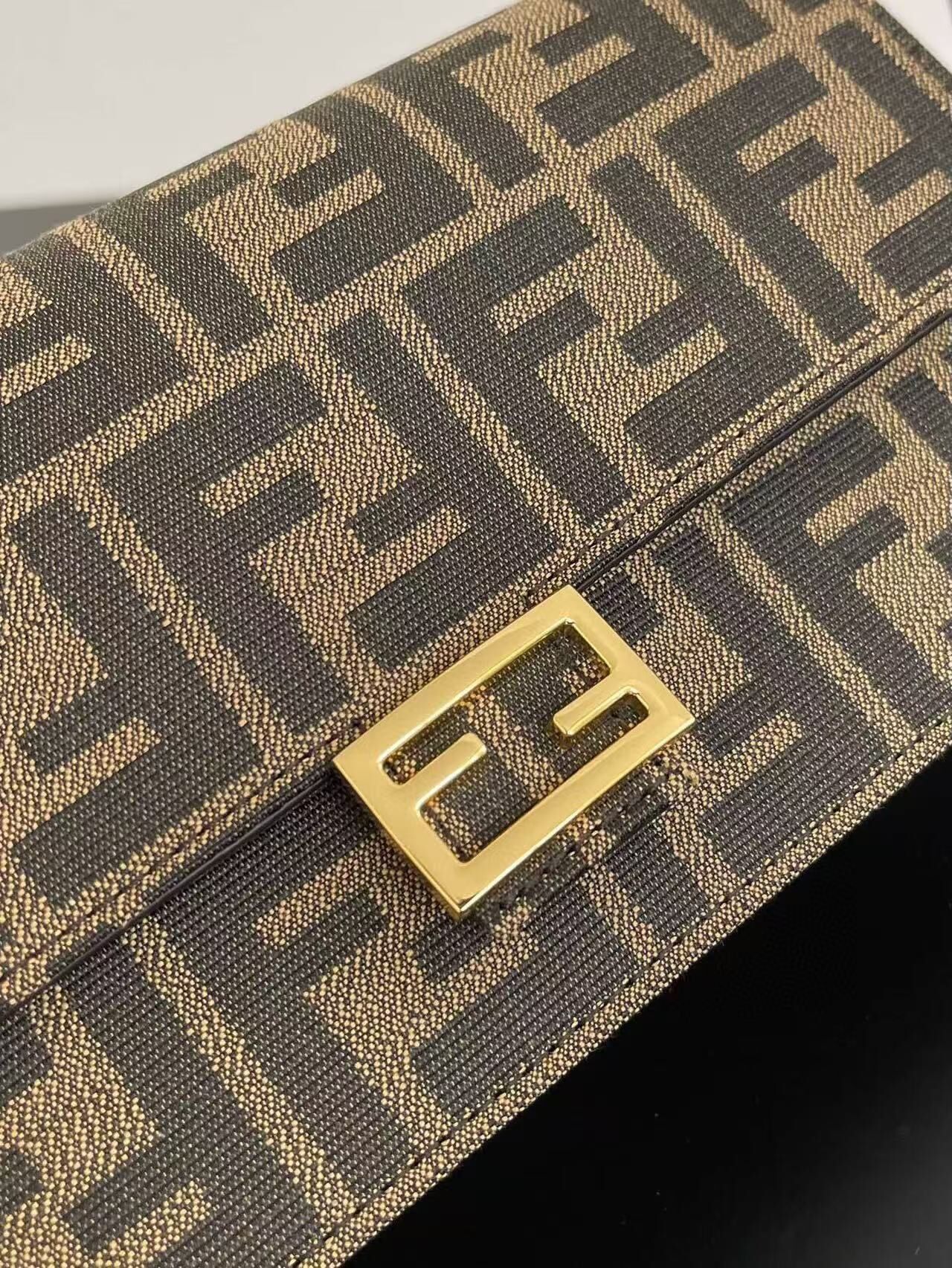 Fendi Handbags AAA(Women)-014