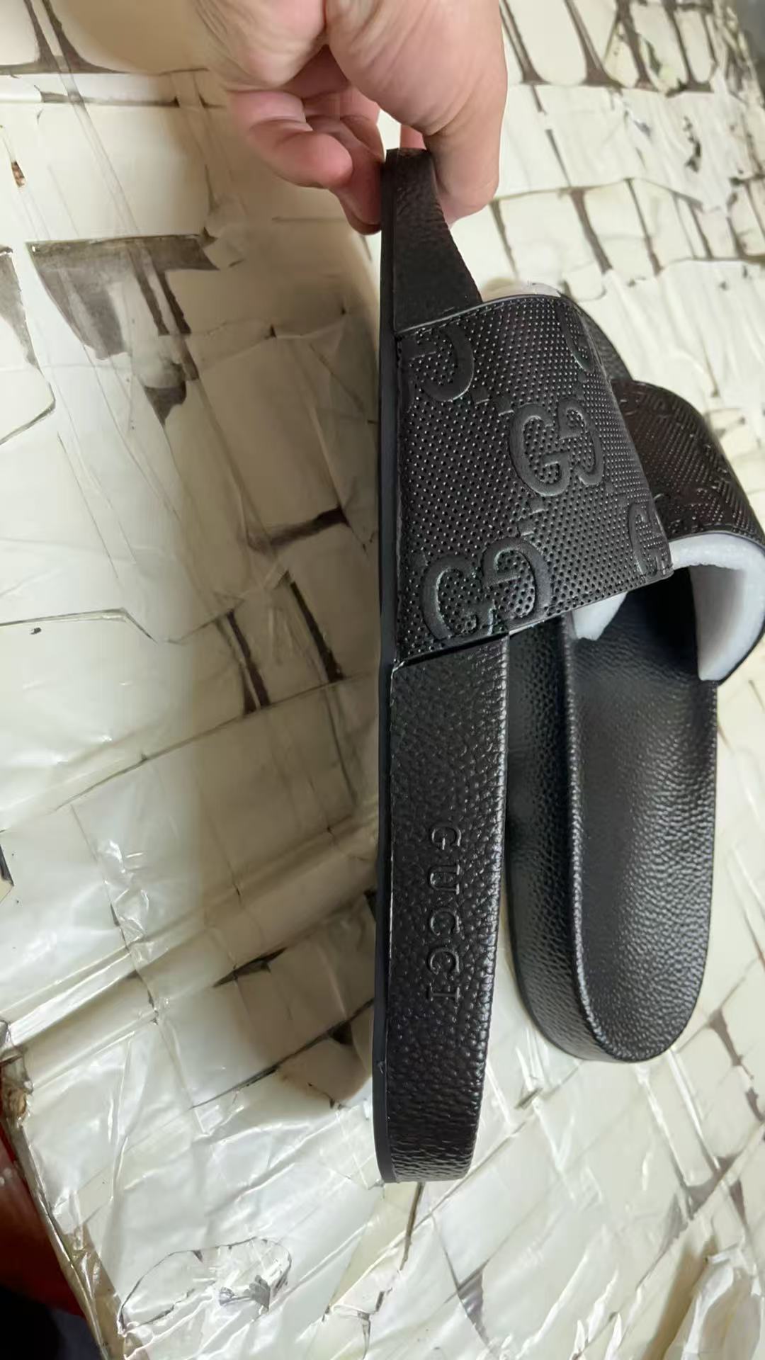 G*u*i slippers(aaa)-467