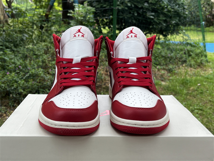 Air Jordan 1 Mid Red-316