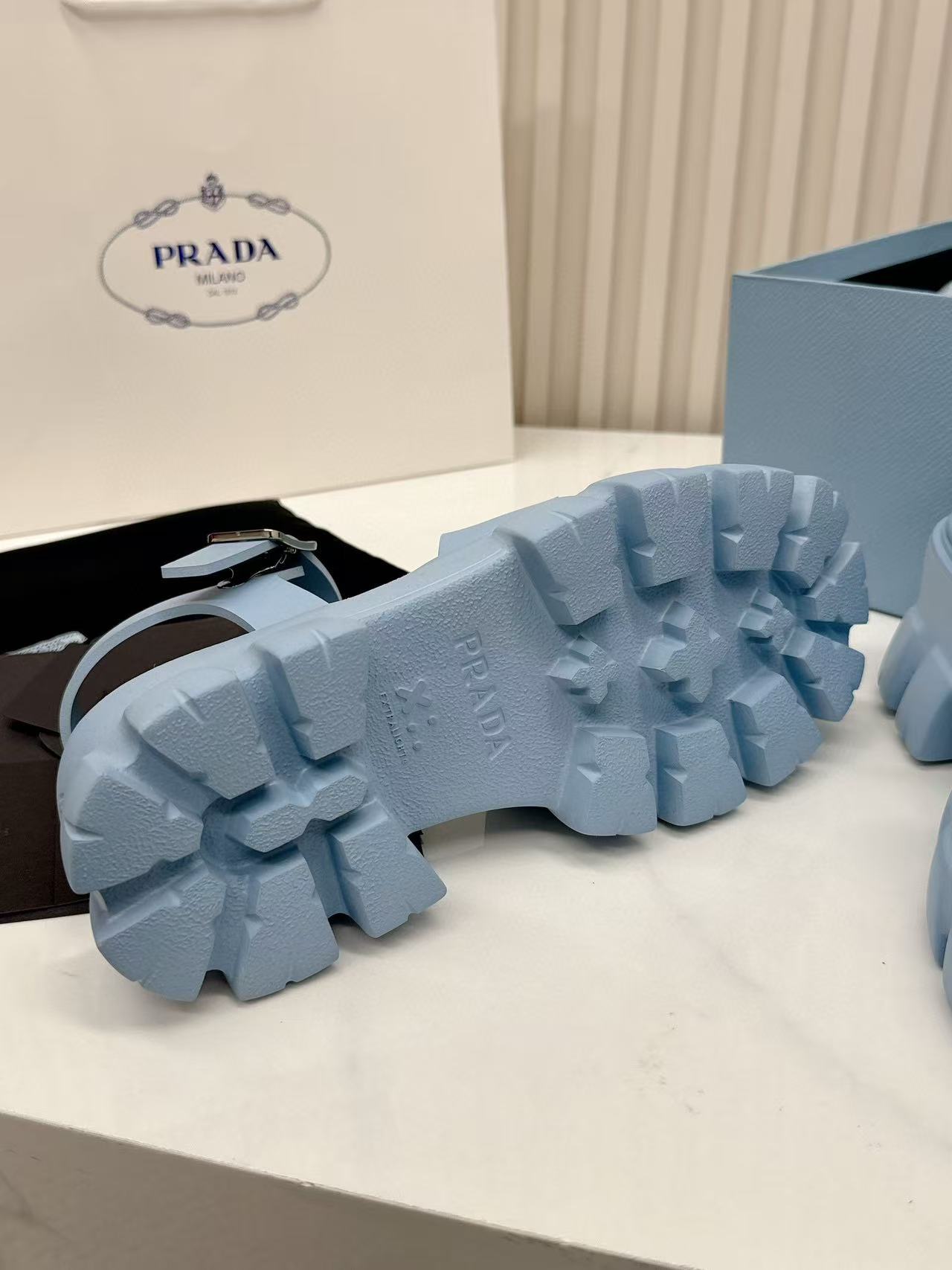 Prada Slippers Women(AAA)-020